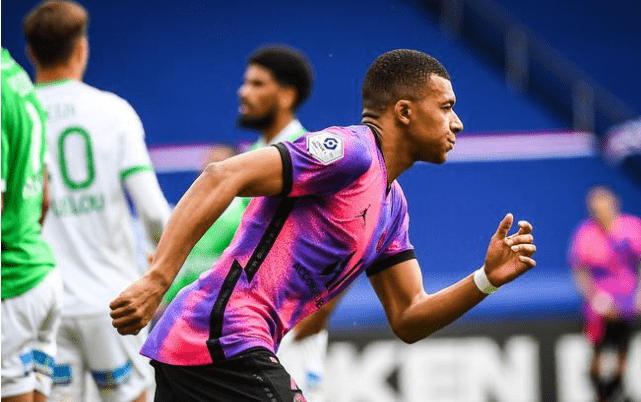 华体会体育app-北京首钢迎法甲关键赛，冲刺阶段绝杀压哨，质疑声仍在，更衣室氛围转暖-华体会体育app